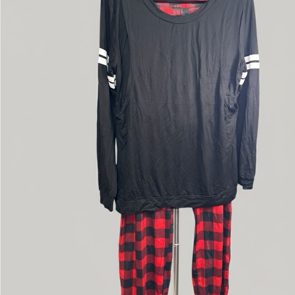 Women's Black and Red Plaid Pajama‎ Set